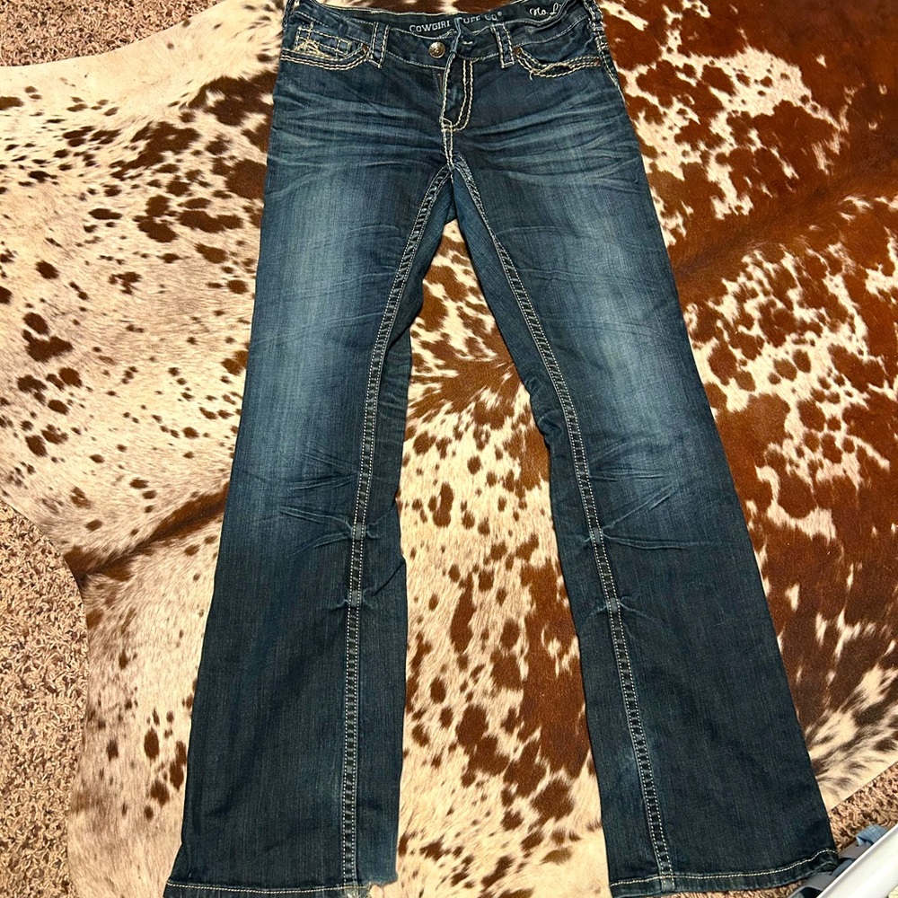 Cowgirl tuff jeans barely worn. Size 28 regular.